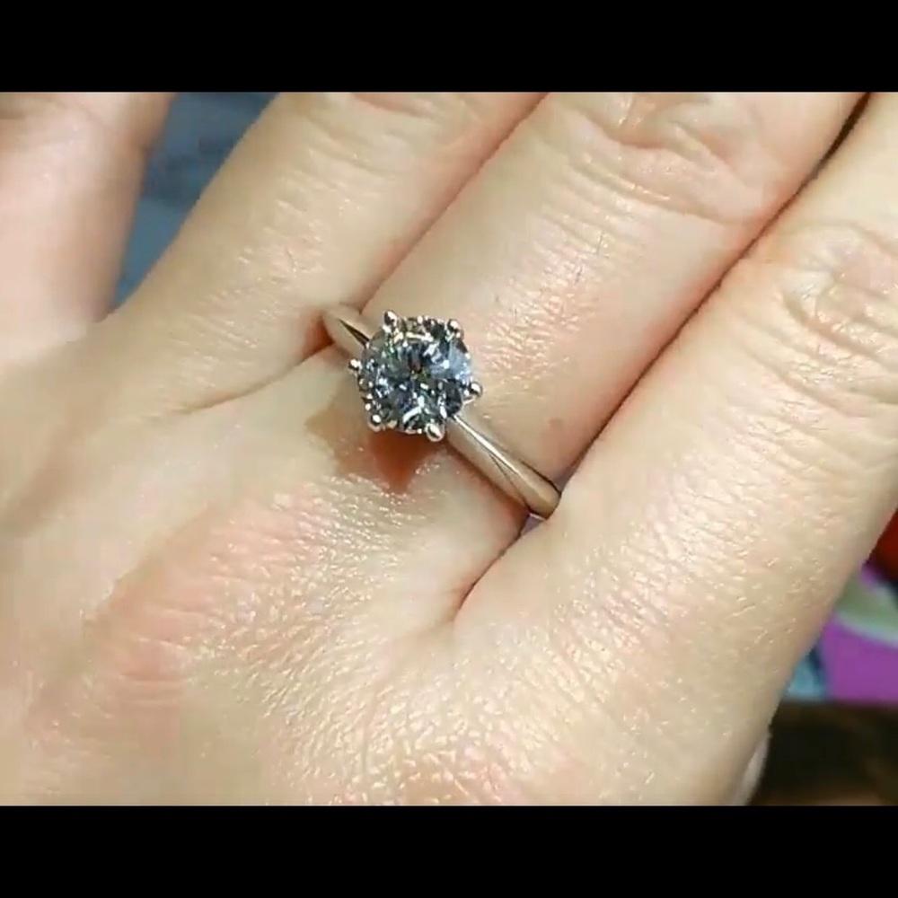 18k gold womenโs ring - Picture 3 of 4